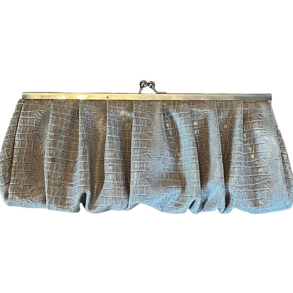 Kenneth Cole Reaction faux alligator skin clutch Beige shiny purse w/snap 5”x12” - Picture 1 of 7